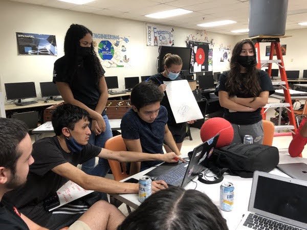 botcats3653's tweet photo. Can you believe it’s almost been 1 week? After spending Saturday engaging in teamwork activities and watching the kickoff, our Botcats have spent the week strategizing our priorities, prototyping and CADing the robot. #FIRSTFoward #RapidReact #AspireToInspire https://t.co/ayg4g74Unz