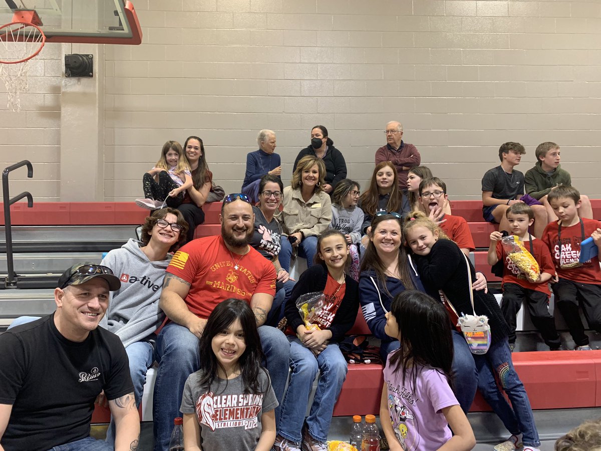 OakCreekElemen1's tweet photo. Oak Creek families had so much fun tonight at @cmsJAGathletics @cms_lady! Thanks to the Jaguars for hosting Oak Creek Night! Loved watching a Lady Jag win! #OCESStrong #JaguarPride ๐พ๐๐ https://t.co/bijOUaQL35