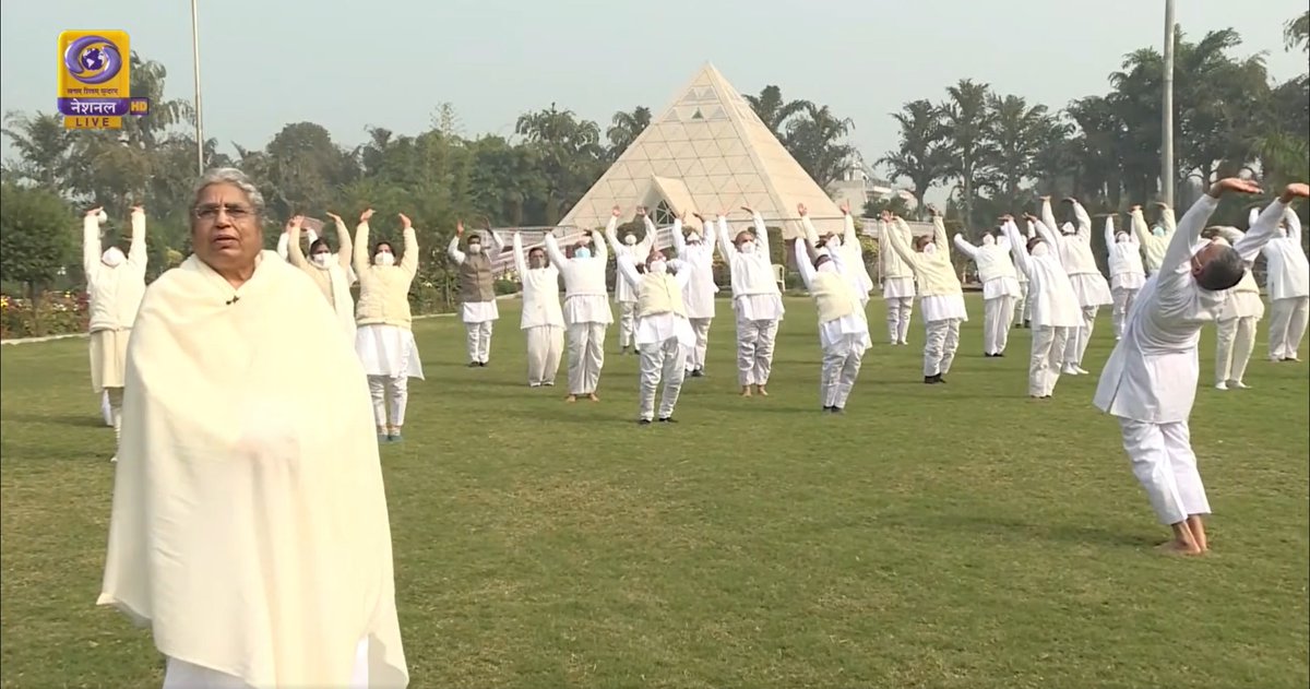 airnewsalerts's tweet photo. On the auspicious day of Makar Sankranti and during the celebrations of #AzadiKaAmritMahotsav the Ministry of AYUSH hosts the first-ever global #SuryaNamaskar demonstration programme.  

#SuryaNamaskarForVitality https://t.co/PhTL0TJFWp