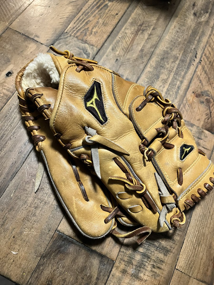 norcalnodders's tweet photo. This is pretty…just had to wait a damn month for it. I’m working on more pics, but it’s cool with his son’s name embroidered on there #gameused #ericchavez https://t.co/eKFjzgav7n