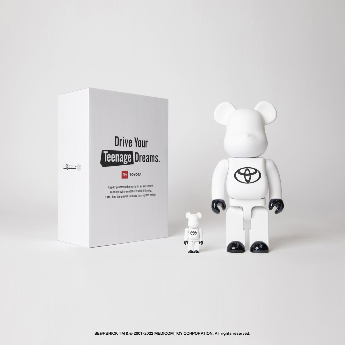 TOYOTA_PR's tweet photo. 『Drive Your Teenage Dreams.』が贈る、十代に抱いていたような"楽しむ"という無邪気な心を表現する新企画「TOY_OTA（トイ・オタ）」

第3弾となる「BE@RBRICK TOYOTA "Drive Your Teenage Dreams." WHITE 100% &amp; 400%」が、本日12:00より【数量限定】で発売開始！
https://t.co/UOnqt9maBk https://t.co/Z85idyiofi
