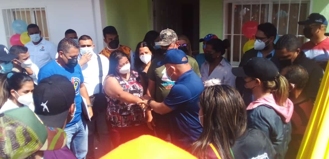 Entrega de viviendas en la parroquia Guarico enmarcado en la gran misión vivienda Venezuela. Gracias a nuestros presidente <a href="/NicolasMaduro/">Nicolás Maduro</a> presente nuestro gobernador <a href="/AdolfoP_Oficial/">Adolfo Pereira Gobernador</a> #ViviendasDignas <a href="/dcabellor/">Diosdado Cabello R</a> <a href="/AgueroYanys/">Yanys Agüero (Cuenta Oficial)</a> <a href="/alexanderguaito/">Alexander Romero</a> <a href="/Minhvi_Oficial/">Hábitat y Vivienda</a> <a href="/secretariaopsv/">Secretaría de Obras Públicas, Servicios y Vivienda</a>