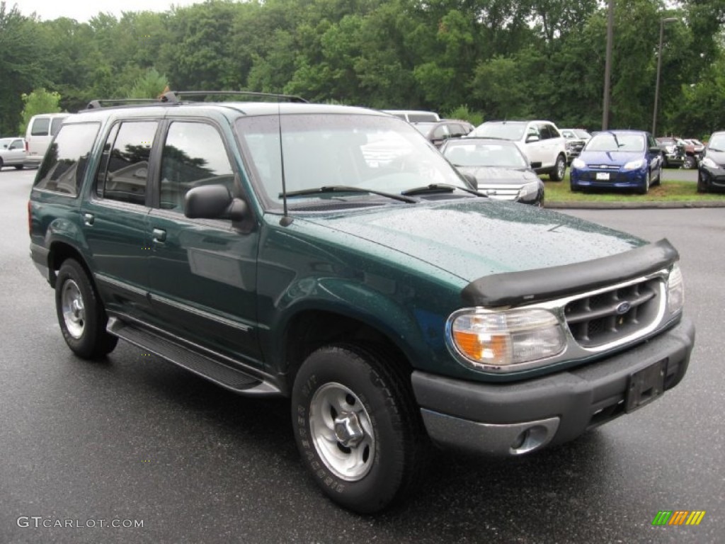 FORD EXPLORER, $$ AND KEYS TAKEN IN ARMED ROBBERY--- Wheeler Rd near Alabama Ave SE DC. Gunman accosted victim and got his cash, keys and then stole his green 1999 Ford Explorer. #CongressHeights