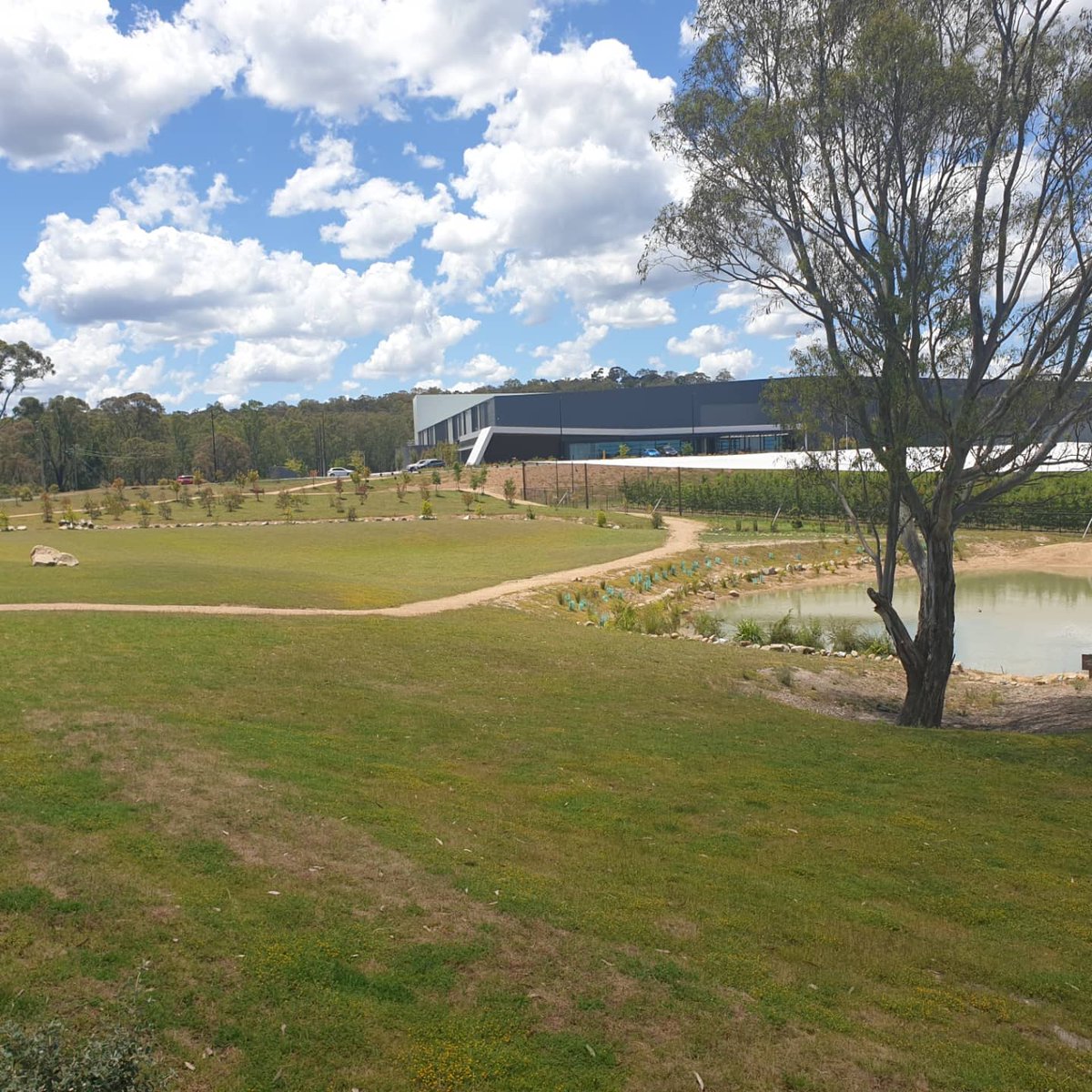 Silverquick13's tweet image. #HappyStuff
Highly recommend Montague Orchard in Narre Warren North just off Lysterfield Lake (went before Christmas)

Very beautiful Apple Orchard, delicious meals outdoors and great produce store 😊
