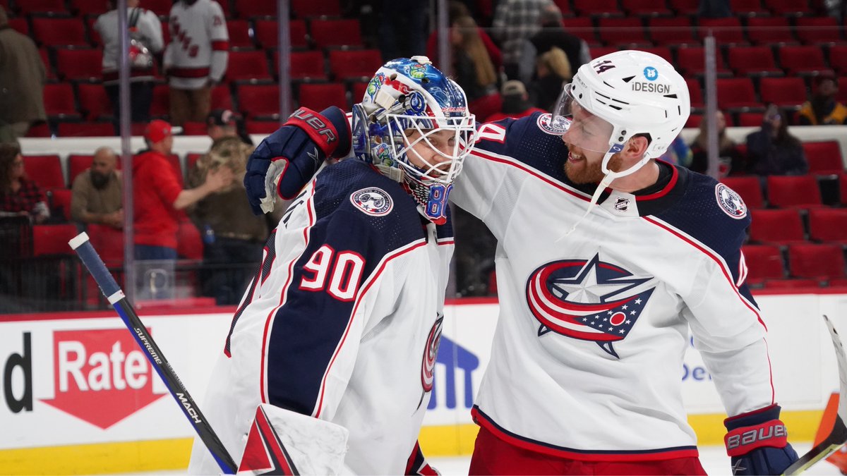 NHL's tweet image. Always remember to hug your goalie. 🤗 #GoalieHugs
