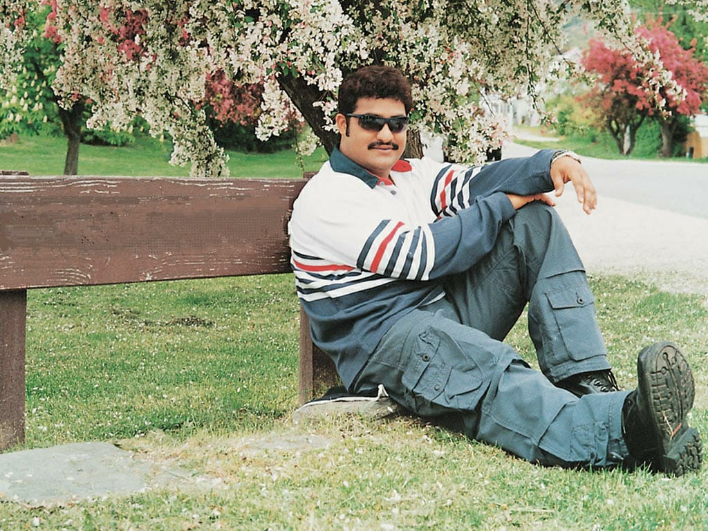 NTRFanTrends's tweet photo. On This Day, 17 Years Back; 14/01/2005, #ManOfMassesNTR @tarak9999's #NaaAlludu Movie Was Released.

#NTR Worked With Debut Director.
Record Breaking Openings With Poor Talk.
Chartbuster Songs.
Terrific Dance Numbers.
50 Days In 4 Centers.

#17YearsForNaaAlludu https://t.co/oSWxL9RoLz