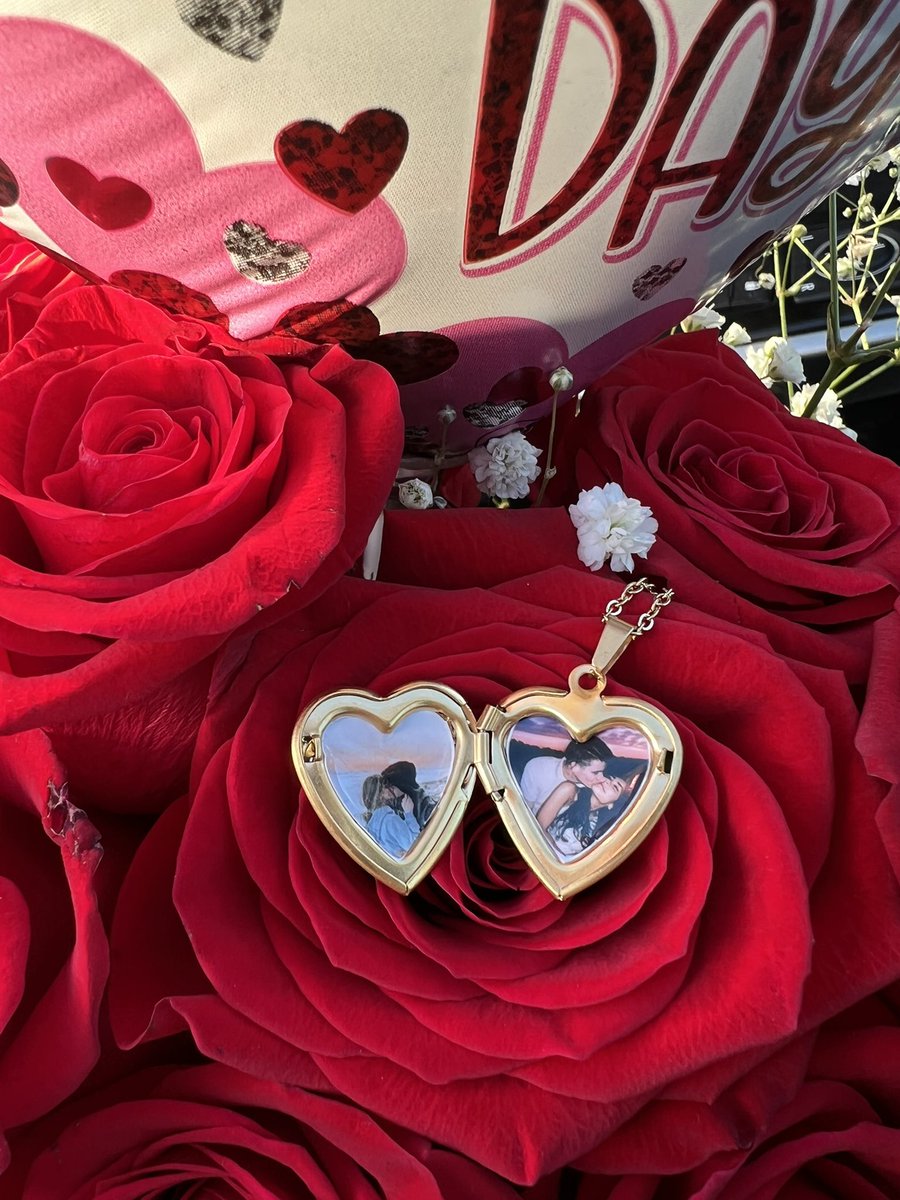 sylvia_m76's tweet photo. all i want this Valentine’s Day is a HoneyLock locket with my bf pictures in it <3 https://t.co/HVYQaZGX0c