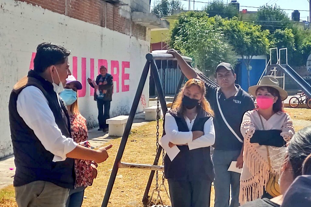 MigueCholula's tweet photo. Iniciamos nuestra actividad en la Colonia #SanCristóbalCaleras mejor conocido como #ElCapulin donde platicamos con las y los vecinos. Nos comprometimos atender sus necesidades de manera inmediata.
Vota este 23 de enero por la Planilla #Calerense.
¡Porque esta batalla es por ti! https://t.co/1DHAoiFm8n