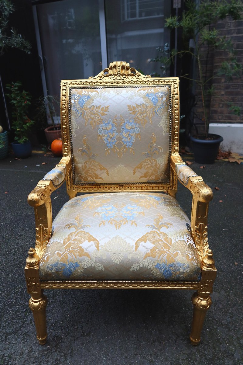 Kennington_Upho's tweet image. It&apos;s fabulous after two armchairs are reupholstered in luxury pattern fabric.

#reupholsteredarmchair #chairreupholstery #patternfabric #reupholstery #reupholstered #upholsterylondon #kenningtonupholstery