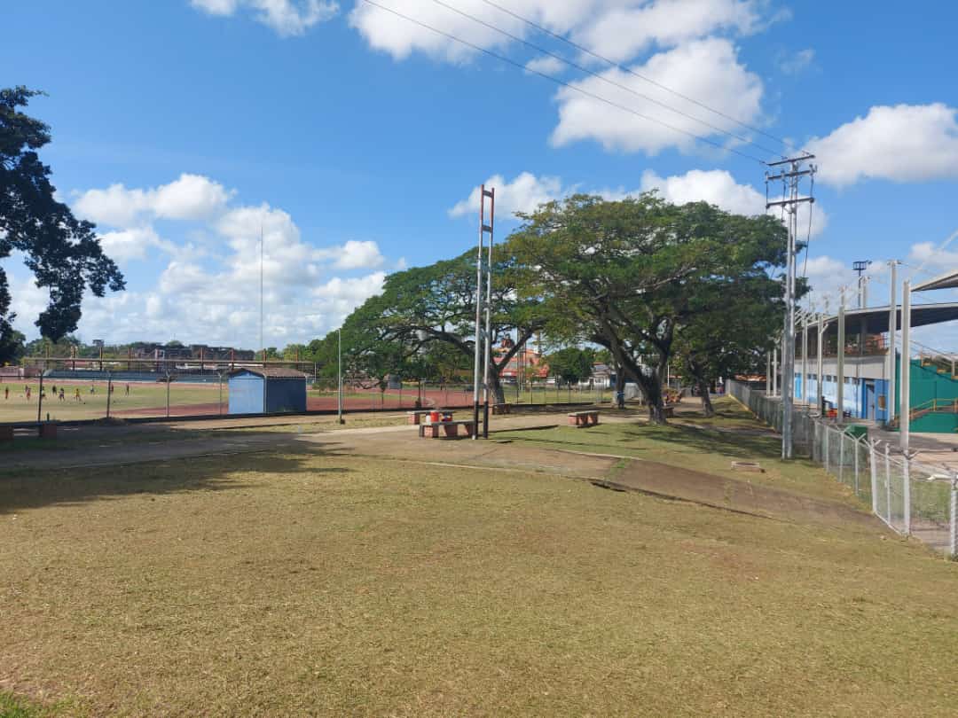 ErnestoLunaPsuv's tweet photo. Así va la recuperación del Polideportivo de Maturín para que nuestros atletas gocen de un espacio digno donde puedan realizar sus entrenamientos.

Estamos cambiando todo para bien.

¡Monagas, potencia deportiva! https://t.co/BIVQA5Egvi