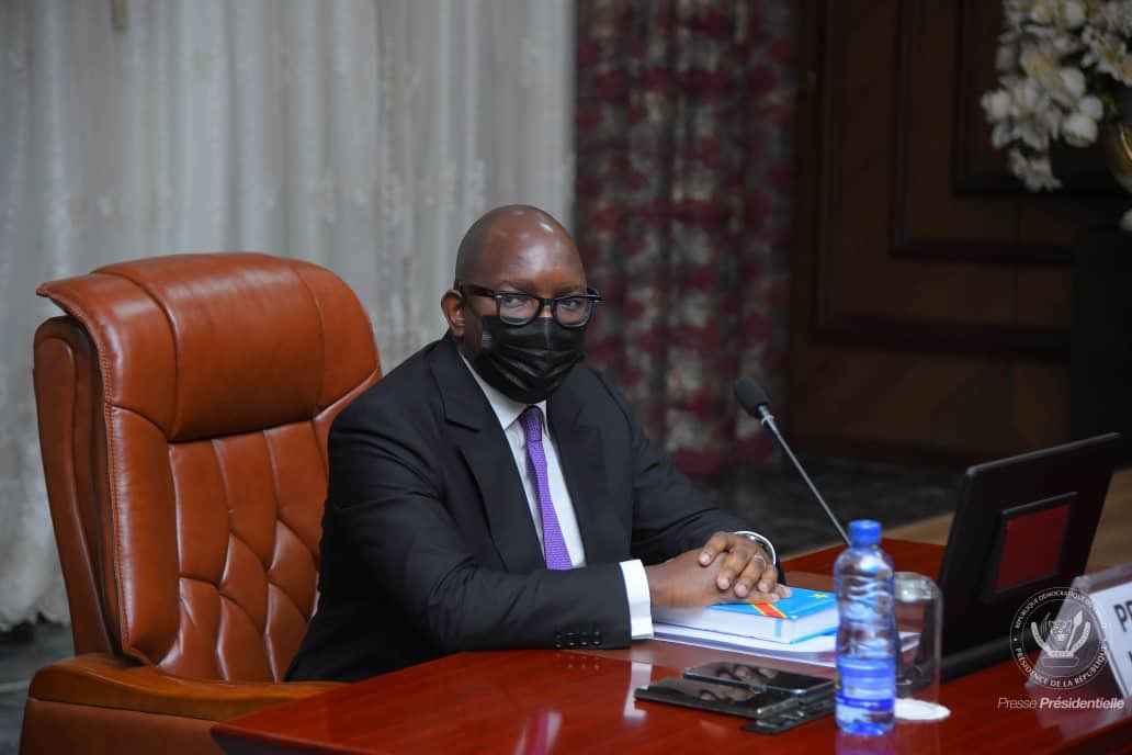 Presidence_RDC's tweet photo. Le chef de l'État a présidé, ce jeudi 13 janvier à la Cité de l'Union africaine, la première réunion du Comité politique de pilotage du programme de développement à la base dans les 145 territoires du pays. https://t.co/PXFr5yxXdo