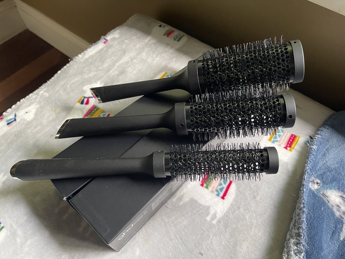 dailyju5tin's tweet photo. New tools for my kit arrived this morning #hairkit https://t.co/dz9EzqWfYw