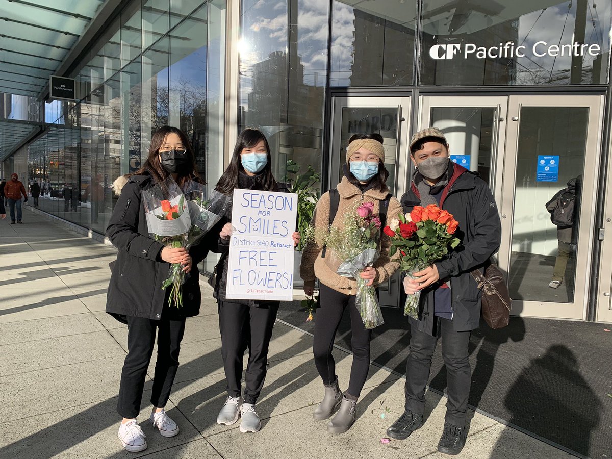 Rotaract5040's tweet photo. Thank you to everyone who came to our Season for Smiles event! The flowers went out quickly and we had a great time meeting everyone. 

Stay tuned for our next event! https://t.co/B9egIMJpGv