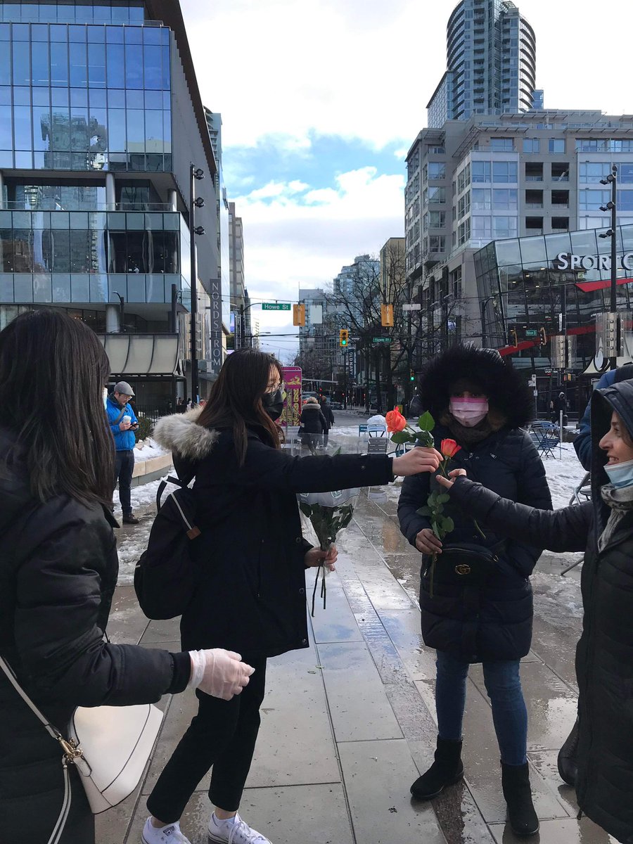 Rotaract5040's tweet photo. Thank you to everyone who came to our Season for Smiles event! The flowers went out quickly and we had a great time meeting everyone. 

Stay tuned for our next event! https://t.co/B9egIMJpGv