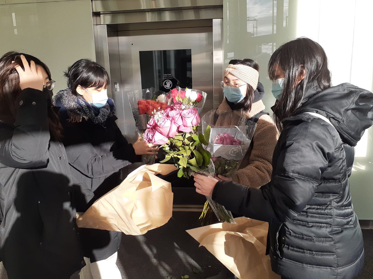 Rotaract5040's tweet photo. Thank you to everyone who came to our Season for Smiles event! The flowers went out quickly and we had a great time meeting everyone. 

Stay tuned for our next event! https://t.co/B9egIMJpGv
