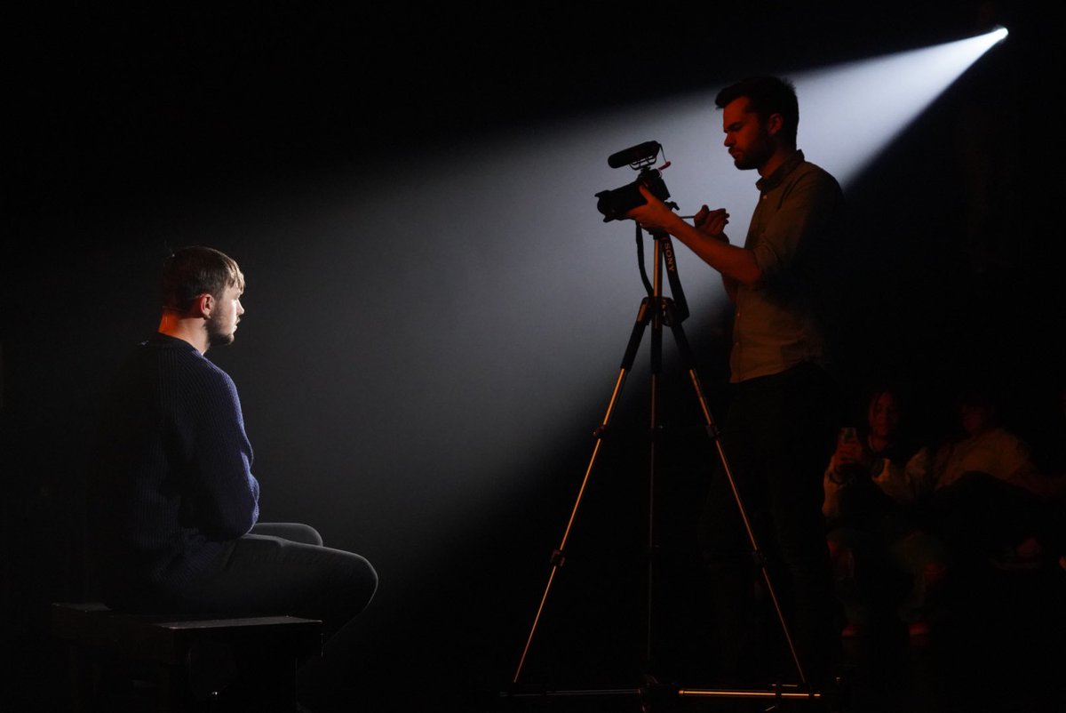 arts_tutor's tweet photo. Level 4 Technical Theatre students capturing close-up video showreel content for Level 4 Performance students. #ProfessionalSkills #Level4Learning #ReachYourNextLevel @lincoln_college https://t.co/5qRvENPHSk