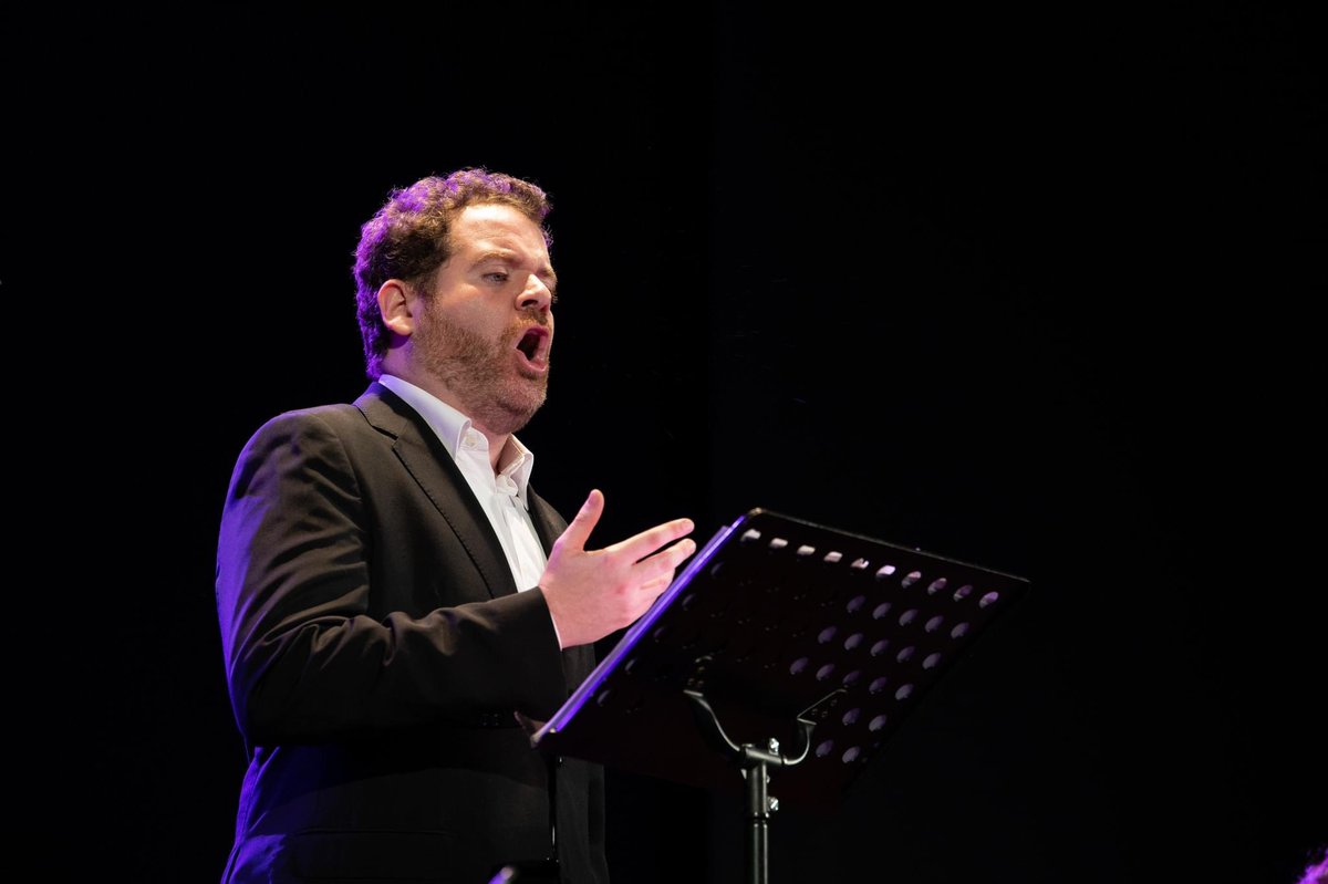 festmusicanaria's tweet photo. #EnParalelo: ¡Qué gran tándem! 🎶 La voz del tenor grancanario Manuel Gómez Ruiz se une al Trío Arbós  (Premio Nacional de Música en 2013) en el primer concierto de su gira en el #38FIMC

El Teatro de San Bartolomé (Lanzarote) acogió la primera parada de su periplo. https://t.co/DcY690GkAN
