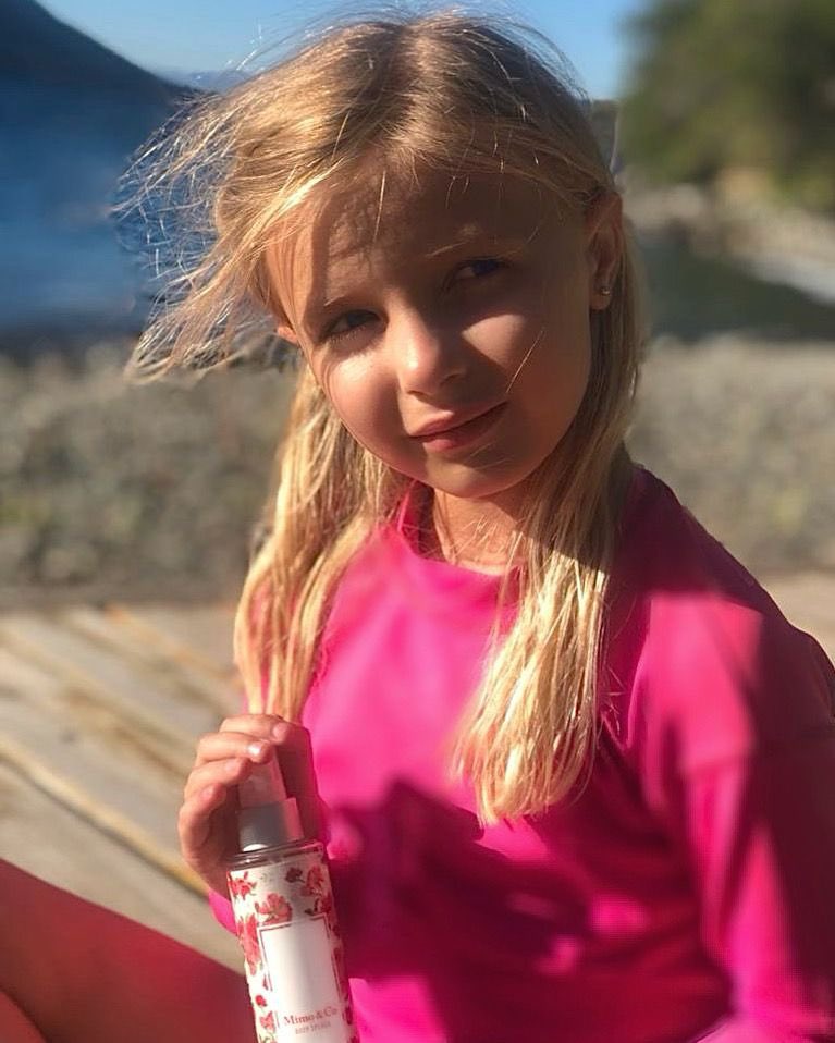 Comimparok's tweet photo. 💗 Hello sweetie 💗 
  Body Splash Niñas 
 💐Floral - Frutado 💐
.
Gracias Faustina por enviarnos estas fotos tan hermosas de tus vacaciones con @MimoandCo 
.
#bodysplash #fragrance #parfum #arona #vacation #girls #mundocomimpar https://t.co/wlIvfsOBXr