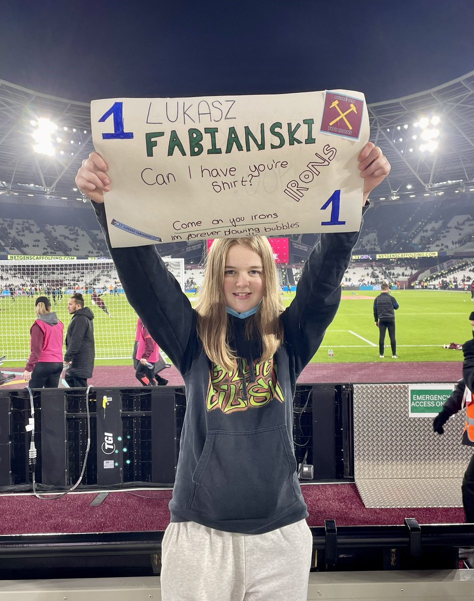 Matthew Walker (@mattwalkerpics) on Twitter photo From one keeper to another <a href="/LukaszFabianski/">Łukasz Fabiański</a> she’ll try again on Sunday with the shirt 😃👕👌 From one keeper to another <a href="/LukaszFabianski/">Łukasz Fabiański</a> she’ll try again on Sunday with the shirt 😃👕👌