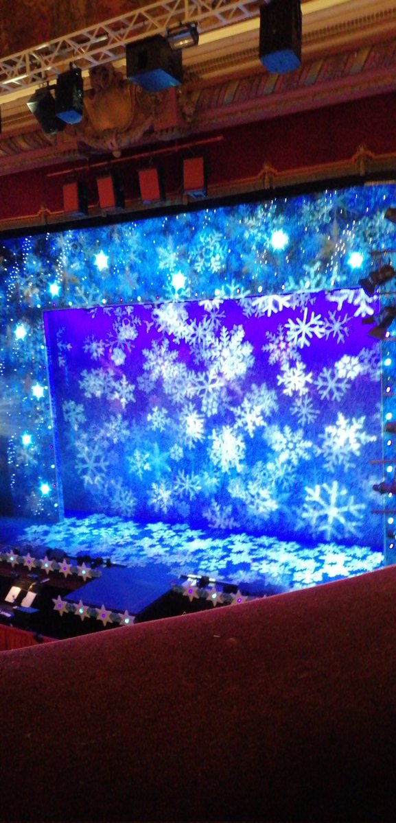NHall609's tweet photo. Amazing pantomime this year @BradfordTheatre. @1BillyPearce still at top of his game and hilarious as always. Glad to see the show is focusing on its pantomime roots with routines and traditions rather than special effects 

⭐⭐⭐⭐⭐ https://t.co/iNtJFQ4LVY