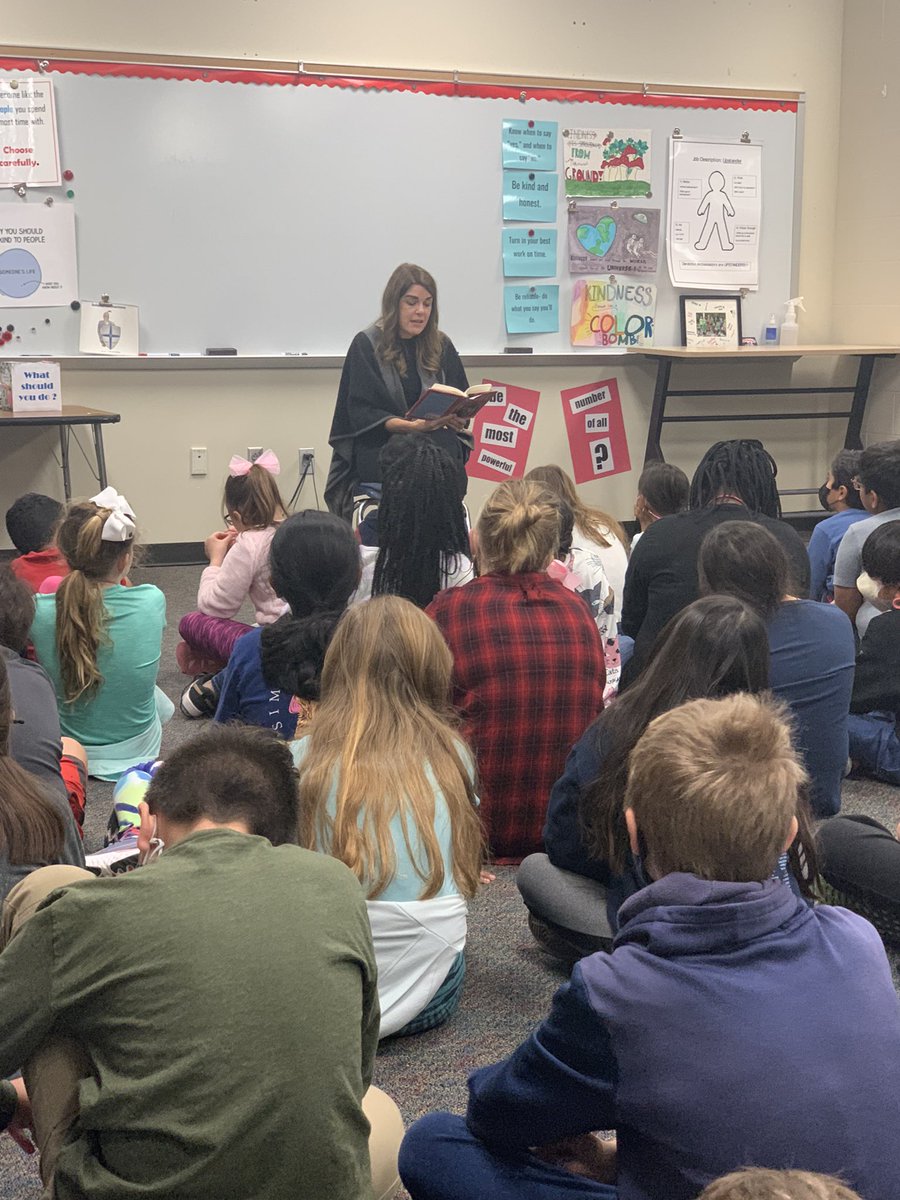 robynwhite09's tweet photo. Mrs. Oliver reading her favorite chapter of her favorite book to our 4th graders! 🥰 📖 @DeretchinCISD https://t.co/DLO0HSq39n