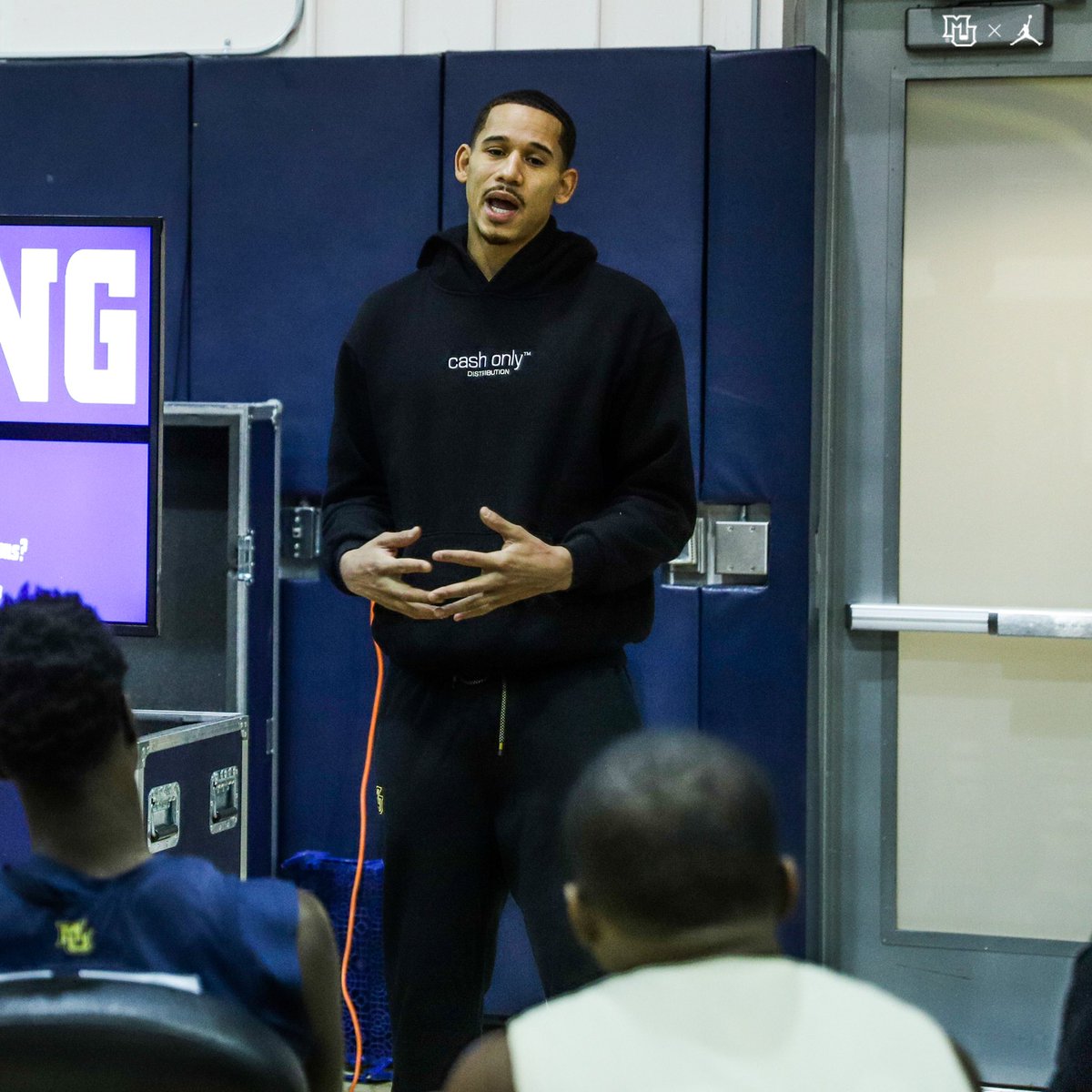 CoachShakaSmart's tweet image. Thank you @juanonjuan10 for spending time with our team today! All of Marquette Nation is proud of you!

#WEARE #RELATIONSHIPS