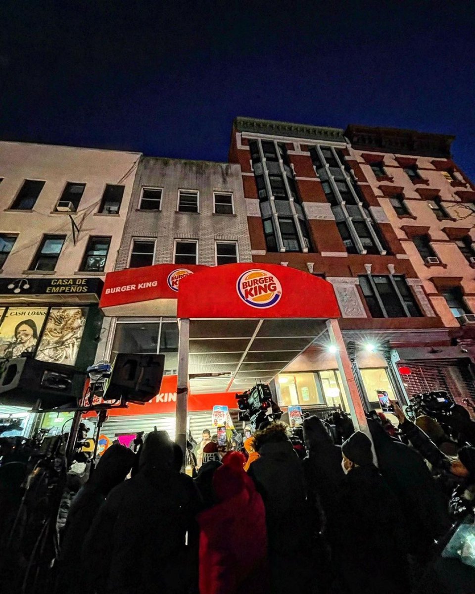 uptown_grand's tweet photo. A scene from the community response led by #SAVEHarlem at the site of the shooting that killed 19-year-old Kristal Nieves on Sunday. Thereโs a candlelight vigil planned for tonight at 6 p.m., also in front of the Burger King, where Kristal worked: https://t.co/lpMyWn2CJa https://t.co/745Jo8AnWZ