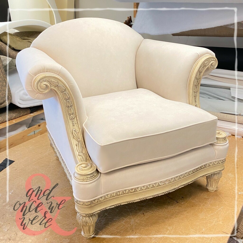 This curbside find got an update with a cat proof fabric from @tgi_fabrics #daytona

 #remadefurnituretoronto #customupholstery #customreupholstery #shoplocal #custommade #makerlife #upholstery #reupholstery #aquaclean #torontomaker #shopalderwood instagr.am/p/CYr-PaJtY5L/