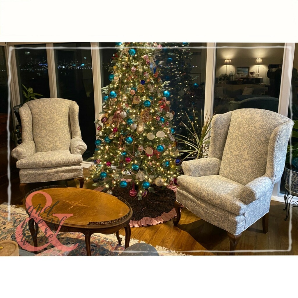 They made it home just in time for Christmas! Not only do the chairs perfectly coordinate with the tree, but matching the scenic views through those windows of Lake Ontario during the day are a breathtaking combo too! fabric @barrowindustries

 #remadefu… instagr.am/p/CYr_89DlzKC/