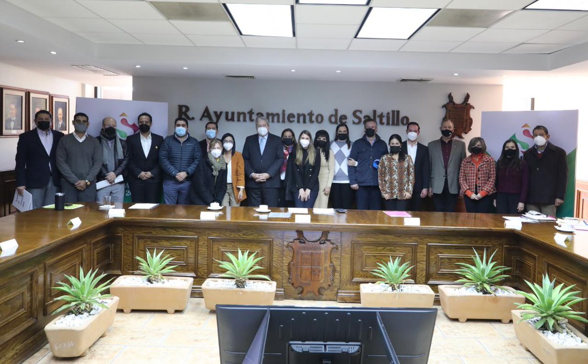chema_fraustro's tweet photo. Por la mañana estuvimos presentes en la sesión de instalación del DIF Saltillo en la cual tomaron protesta las mujeres y hombres que trabajarán por quienes más lo necesitan. #SaltilloNosUne. https://t.co/eSEYVukbHf