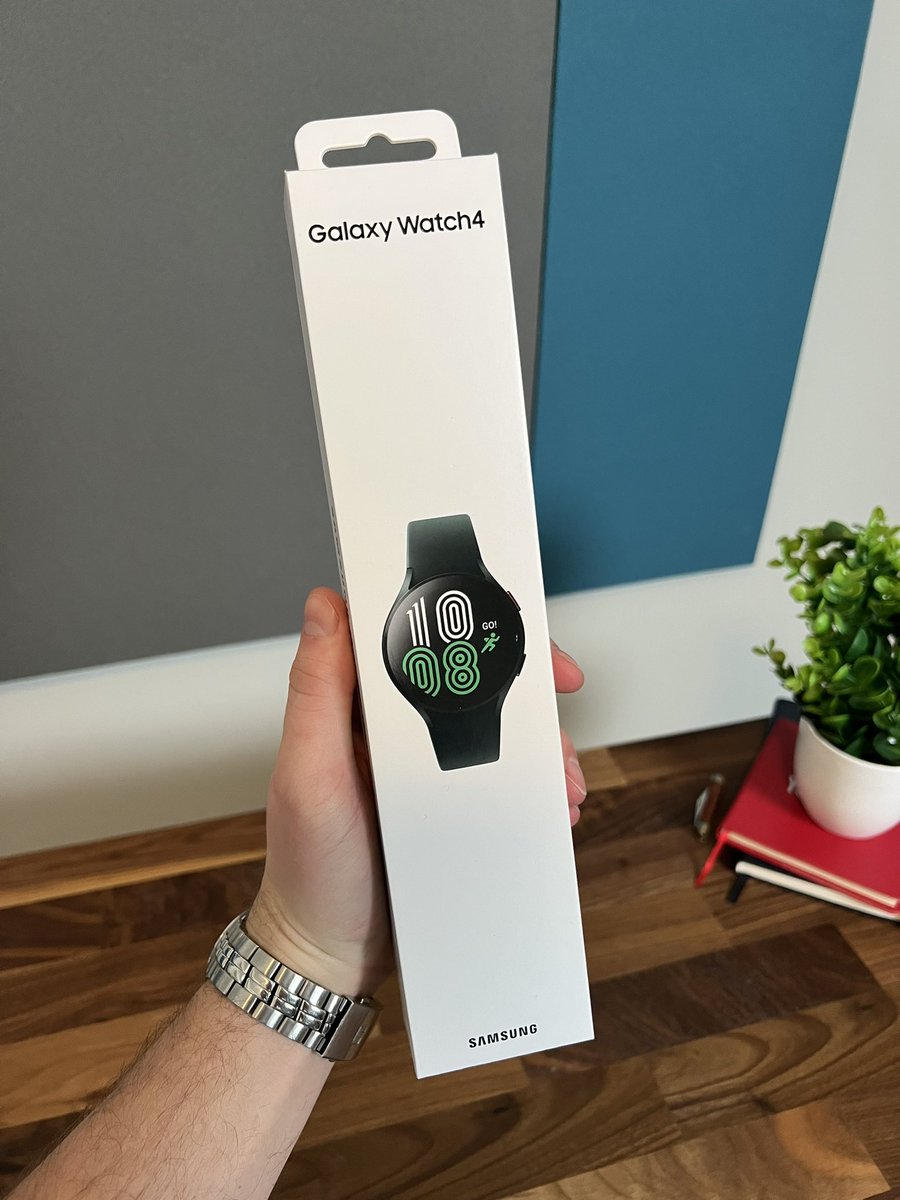 Been a little while, giving away this brand new Samsung Galaxy Watch4 to one follower that Retweet’s this in the next 48 hours! Will ship anywhere in the world.