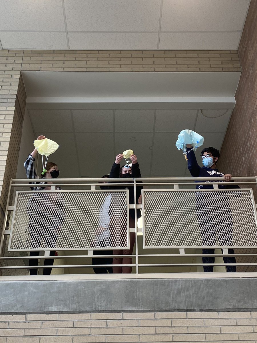 MsChoe27's tweet photo. Yesterday, #science club had fun designing parachutes that could slowly reach the ground in our #STEM challenge for January! https://t.co/ADKsuL8eNl