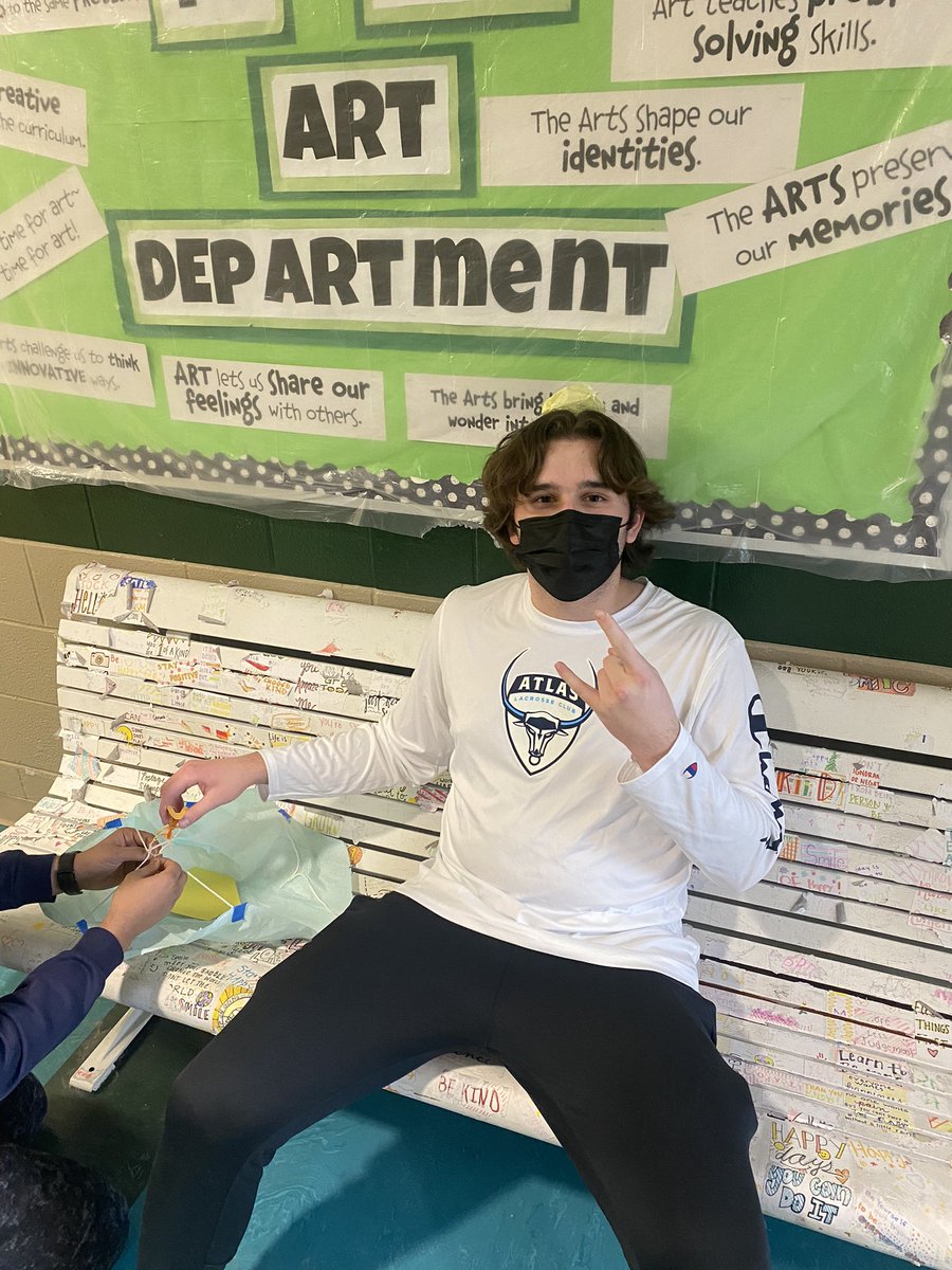 MsChoe27's tweet photo. Yesterday, #science club had fun designing parachutes that could slowly reach the ground in our #STEM challenge for January! https://t.co/ADKsuL8eNl
