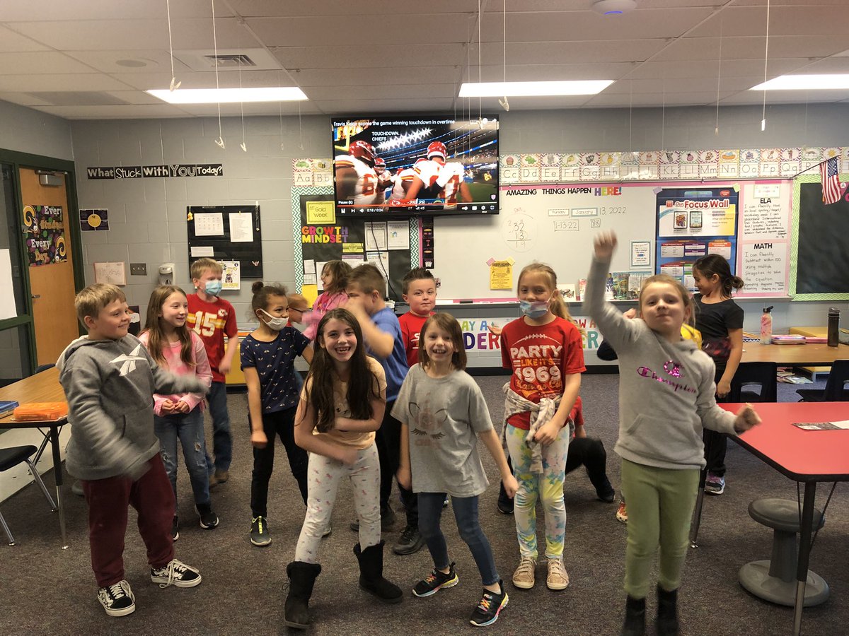 mrspohl1's tweet image. 🏈🏈Touchdown Thursday! 🏈🏈￼
We hope you enjoy our The Kansas City Chiefs touchdown dance! ￼♥️✨💛 #OneTeamOneVision #ChiefsKingdom #ChiefsKingdom #TakeItBack @USD449 @KingdomCrew #KCSpiritWeek