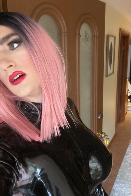 Waiting for guests 💕 https://t.co/0WH9STHHAw