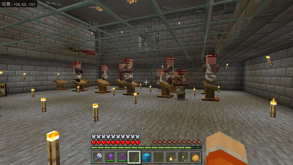 busaikuottou's tweet image. 最近子供の村人が多いなと思ってたら、村人ハウスにいた村人がほとんどいなくなっていた...。それで子供が増えたのかな？
修繕の人もいなくなってしまったし、久しぶりに司書ガチャをしてみた。30分くらいかけて修繕の人×３人、耐久、効率の人を作った。
#minecraftjp #マインクラフト