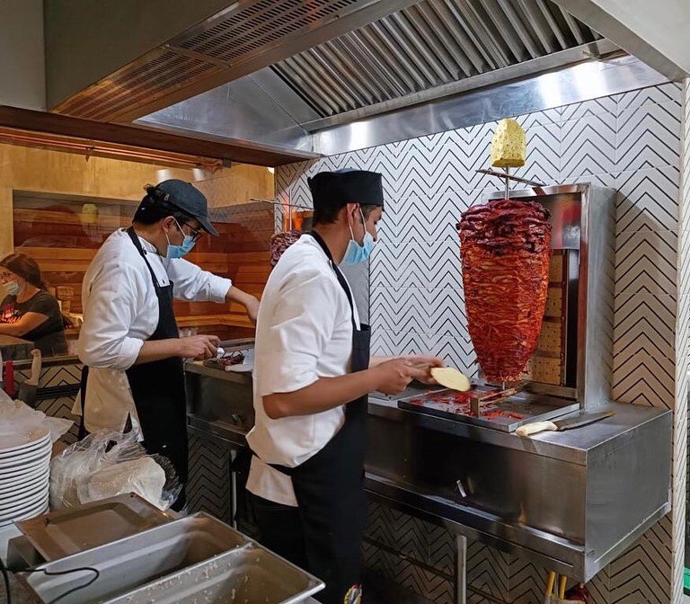 viaaltaleonsur's tweet photo. ¡Te esperamos para disfrutar del delicioso sabor de @TacosElPata en @viaaltaleonsur 😋🌮! #ComeTacosyVerduras #TuViaAlSabor #TodoEnUnMismoLugar https://t.co/Xkfgn8CzLG