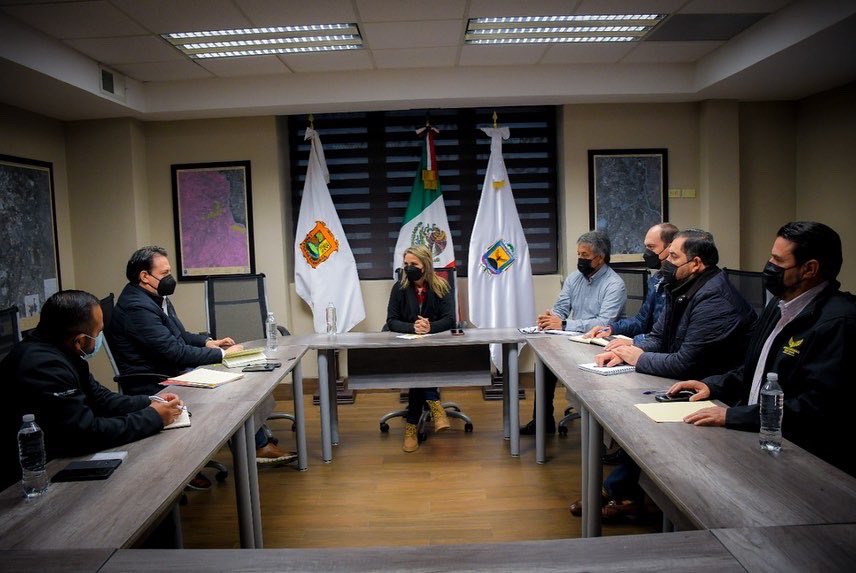 normaltrevino's tweet photo. Recibimos a los Directivos de la empresa Ferromex con quienes trabajaremos en obras y programas beneficiando a todas las familias de nuestra frontera.
#PiedrasNegras 
#SomosTodos https://t.co/13pdP2fuxM