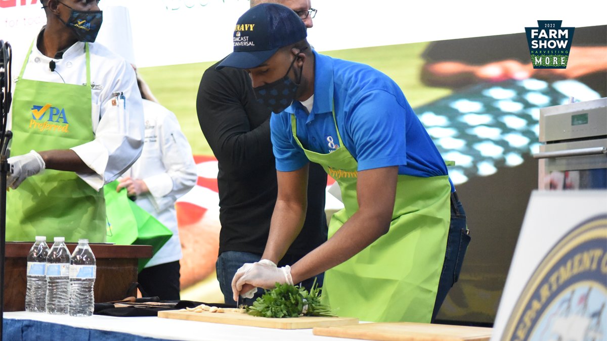 FarmShowComplex's tweet photo. As we celebrate Military Appreciation Day at the #PAFarmShow, #PAPreferred hosted their annual Army vs. Navy Cook-Off on the #FSCulinaryConnection Stage. 🥘 https://t.co/9oXVaL3gpP
