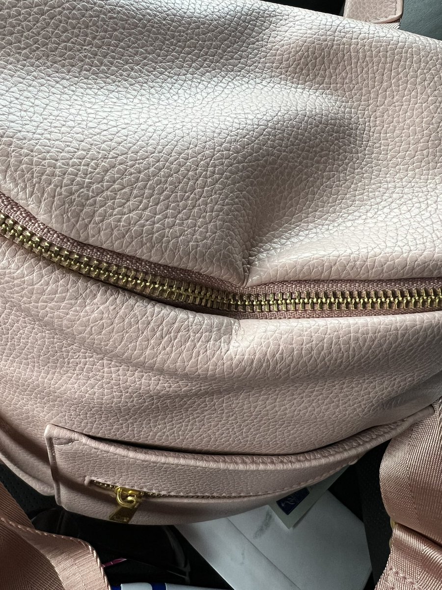 ErinRachel82's tweet image. I adore my @fawndesign_ bag that I got for Christmas, but it has this weird dimple by the zipper. It drives my insane. Is this normal for these bags or did I get a dud? I’ve used it for almost a month so not sure if it is exchangeable. #fawndesign #backpackpurse