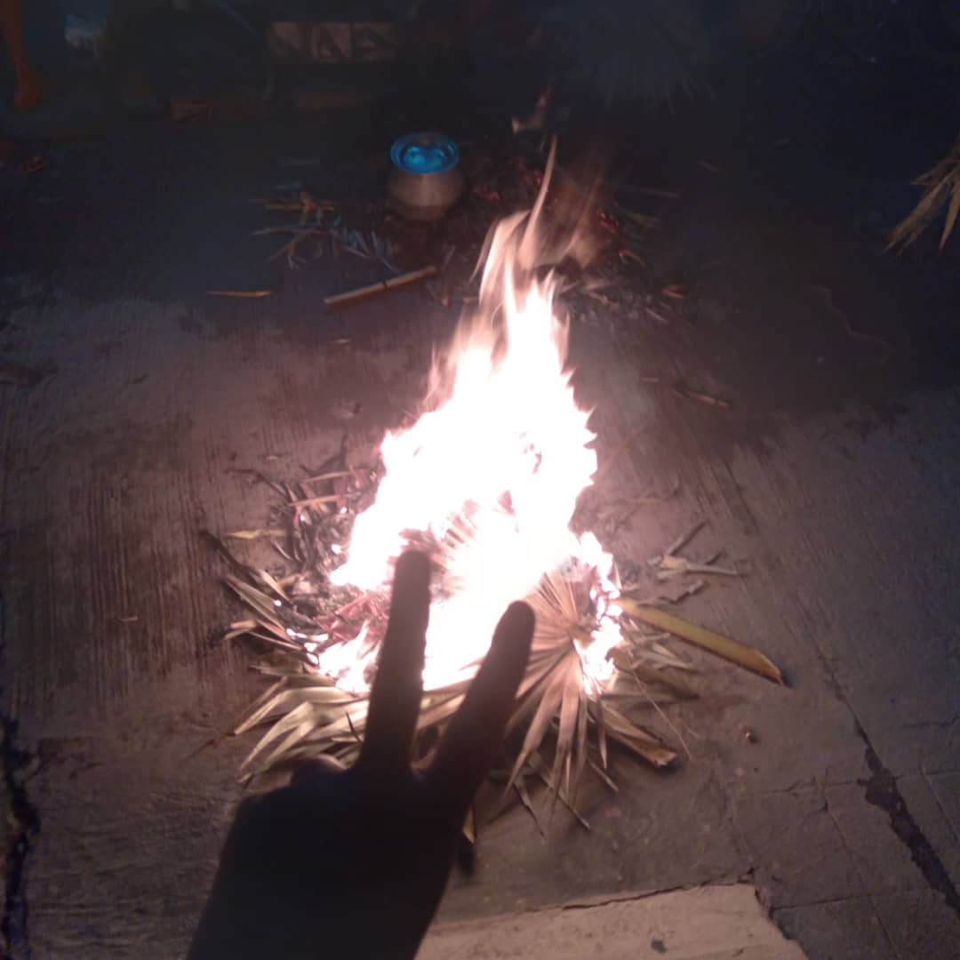 Alonely42599562's tweet photo. Happy bhogi 🔥 #bhogicelebrations #bhogi #2022 #festival #publicpost #Twitter #festivevibes #bhogirangoli #bhogi🔥 #twitterpost https://t.co/qhNs30tJEo