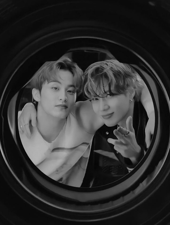 hoeforchu's tweet photo. never in my life have i thought hot guys would be hiding in the washing machine 😳 https://t.co/yVEFOZfJZE