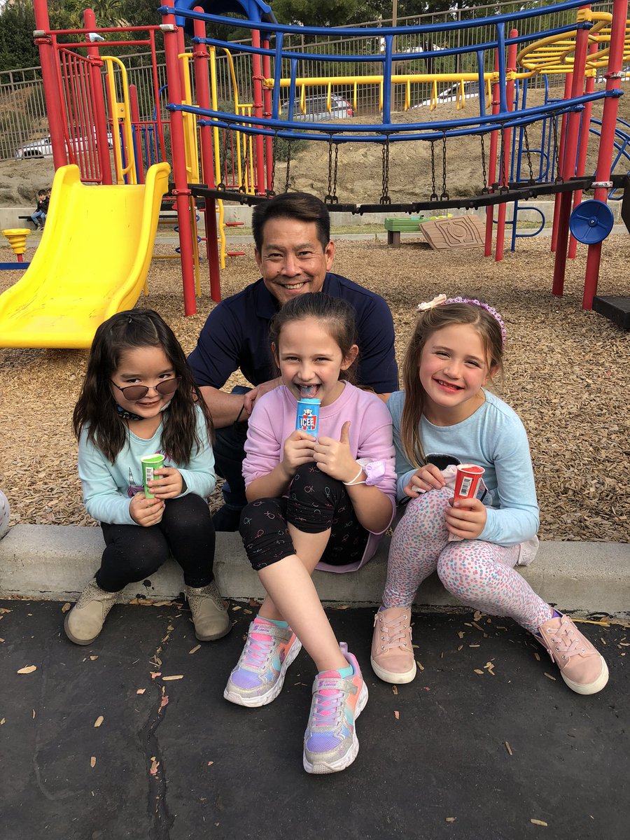 LinzFeliberty's tweet photo. Spotted:@davidmiyashiro teaching kindergarten at VG today! When the @CajonValleyUSD superintendent’s motto is “all hands on deck” and he shows up to teach during a substitute shortage=extra thankful for leadership who isn’t afraid to jump in and help! @bautistat27 @VistaGrandeCV https://t.co/WN7EkGnF3T