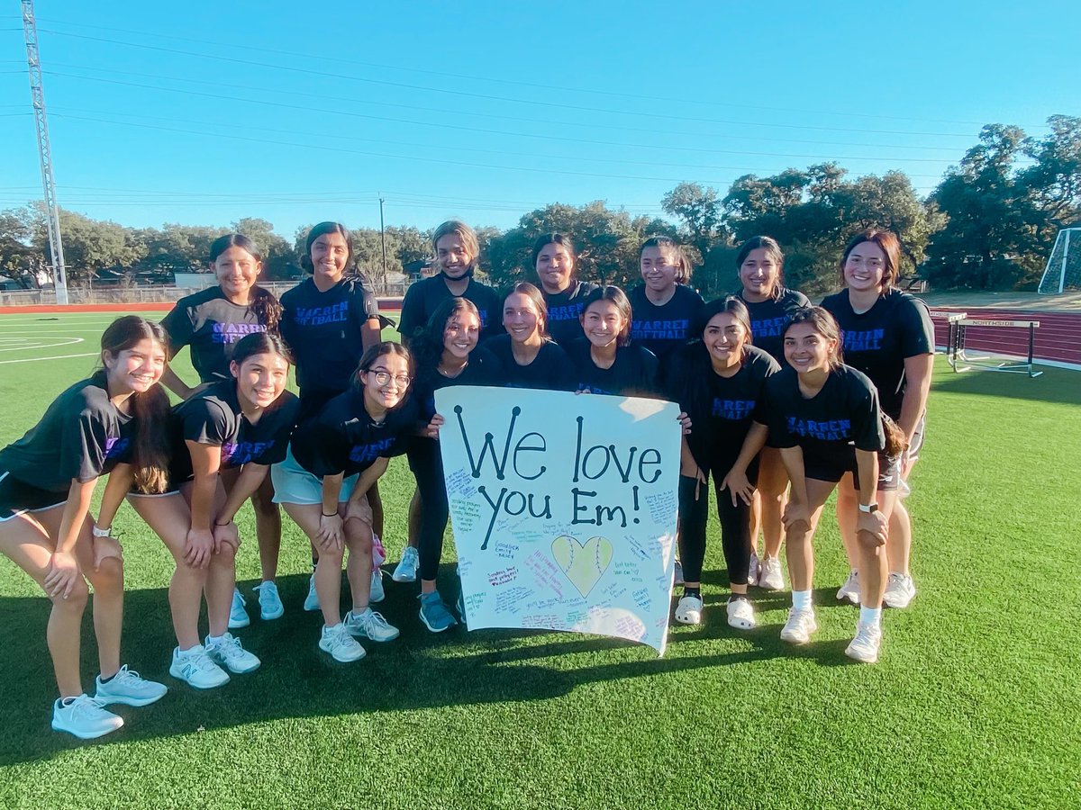 Warren_Softball's tweet photo. We love you Emily! Just a minor set back for an even better comeback. ACL surgery has nothing on you! We wish nothing but a speedy recovery for you. One of the strongest people we know. We will be with you through it all! 🖤🥎💜 https://t.co/tv8cbnYLIa