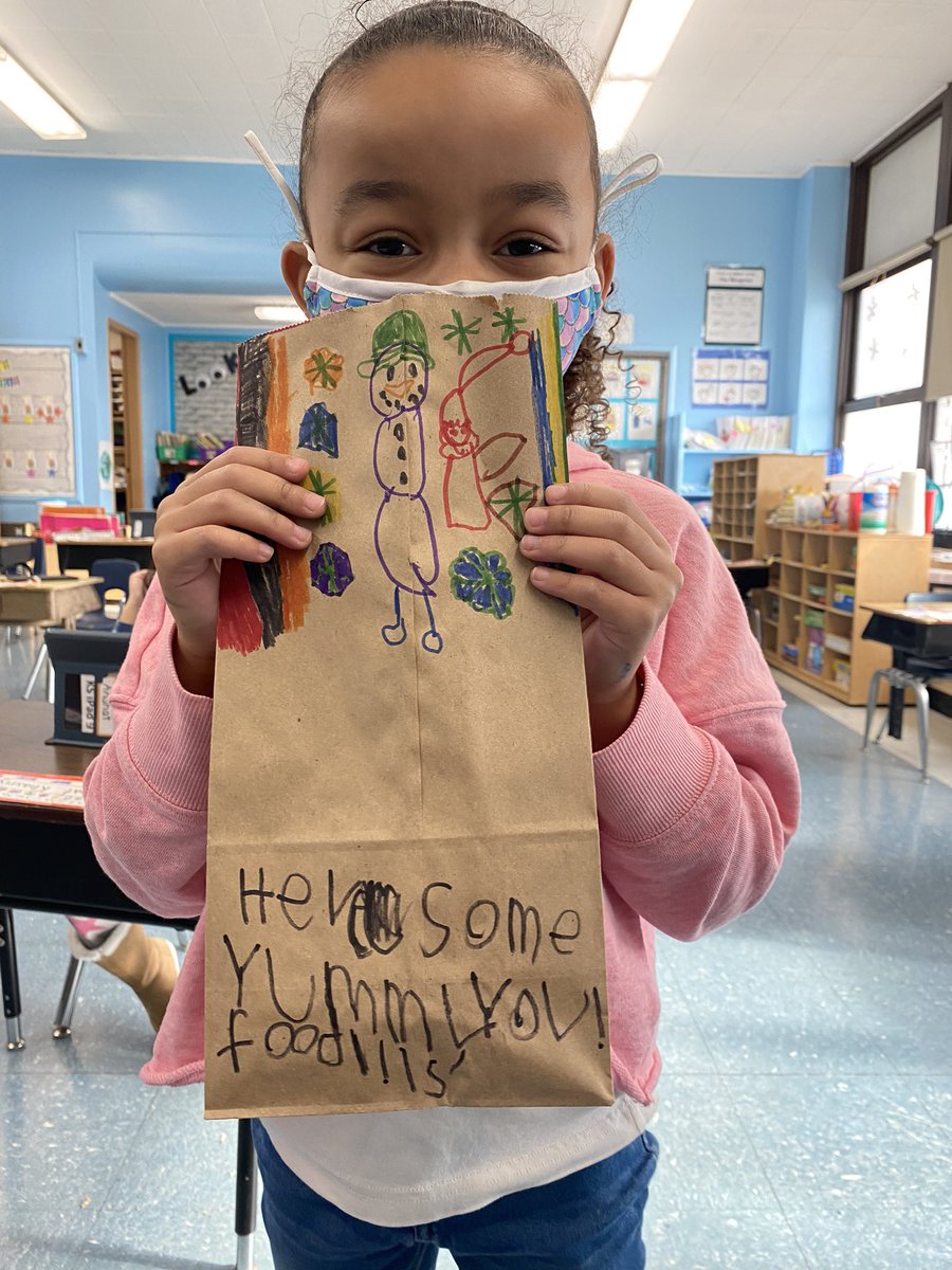 Ms_Sloboda's tweet photo. Buck Gives Back! Kindergarten and 1st grade scholars got to create snack bags to donate to Meals on Wheels. #LookForTheAwesome @MrsRitterband @Mrs_Wolfsdorf @MrsGaddy1 @VS24District @ValleyStreamWLB https://t.co/3ptEBx3B1v