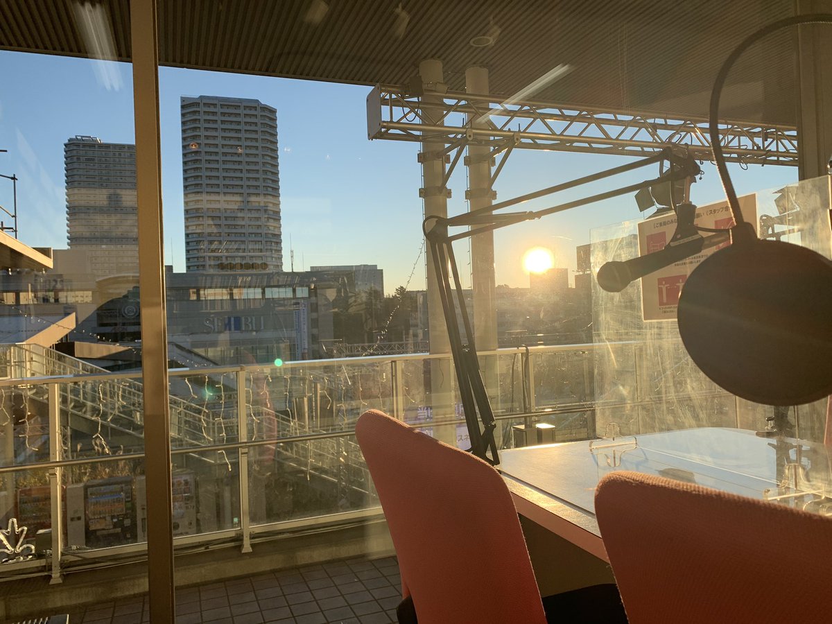 fmtotsuka's tweet photo. 【1/14(金)/ PlayList】8時台
♪ 金曜日のおはよう!/#Gero
♪ Week!/#DoAsInfinity
♪ タッチ/ #ClarisS
♪ Week End/ #星野源
♪ Another Day of Sun/ #LaLaLandCast
メッセージテーマ『#一週間』
ゲストは『#太陽』さんです☀️ https://t.co/WF3zCiUCvk
