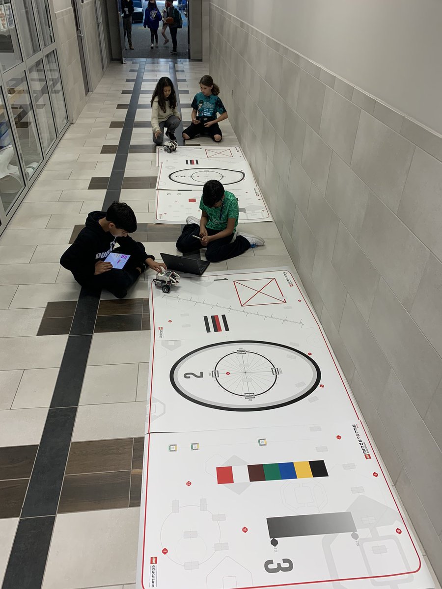 KeithK_TechCE's tweet image. Teams are fully ready to attack the #Herorobotics 2022 game….@HumbleISD_CE @ElizabethFagen @LuciSchulz1 #LightTheWay @HumbleISD_DDI