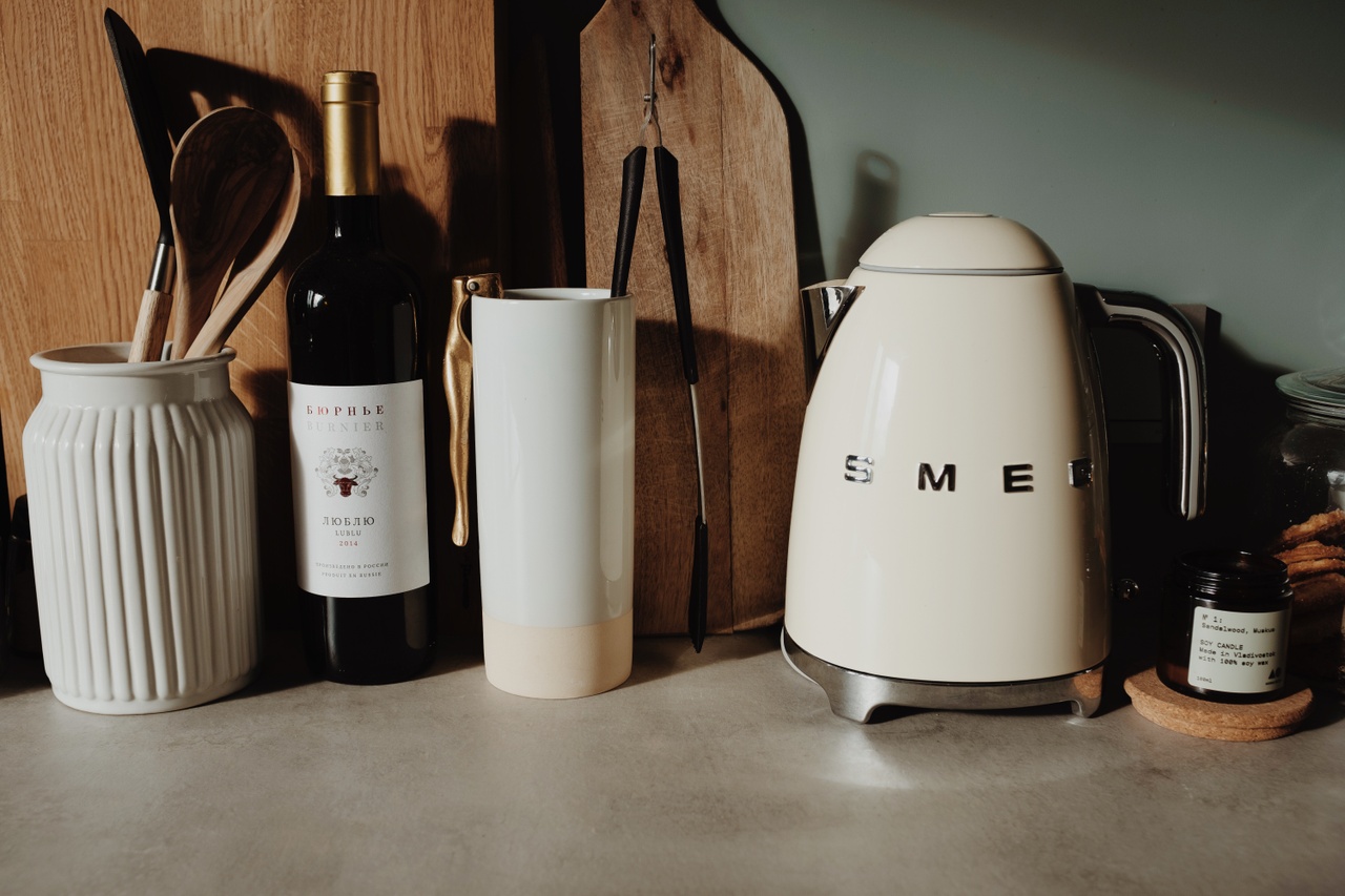 LIV Communities on X: Kitchen Gadgets Your New L!V Home Needs! 1. A Magic  Bullet Blender 2. A Philips Air Fryer 3. A Nespresso Machine 4. A Smeg  Electric Kettle Stay tuned