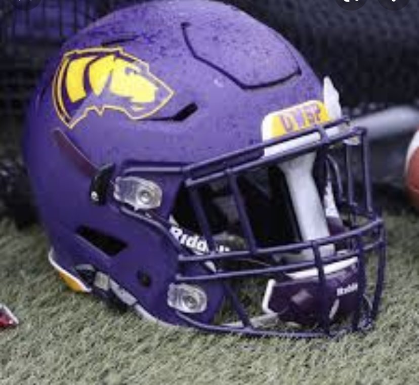 Evan21029933's tweet photo. I would like to announce that I am 110% Committed to The University of Wisconsin Stevens Point. I am Excited and can’t wait to get to work. 💜💛#pointerpride #rolldawgs @CoachTJLucas @UWSPfootball @ERabfootball https://t.co/2O9Iu8S0S2