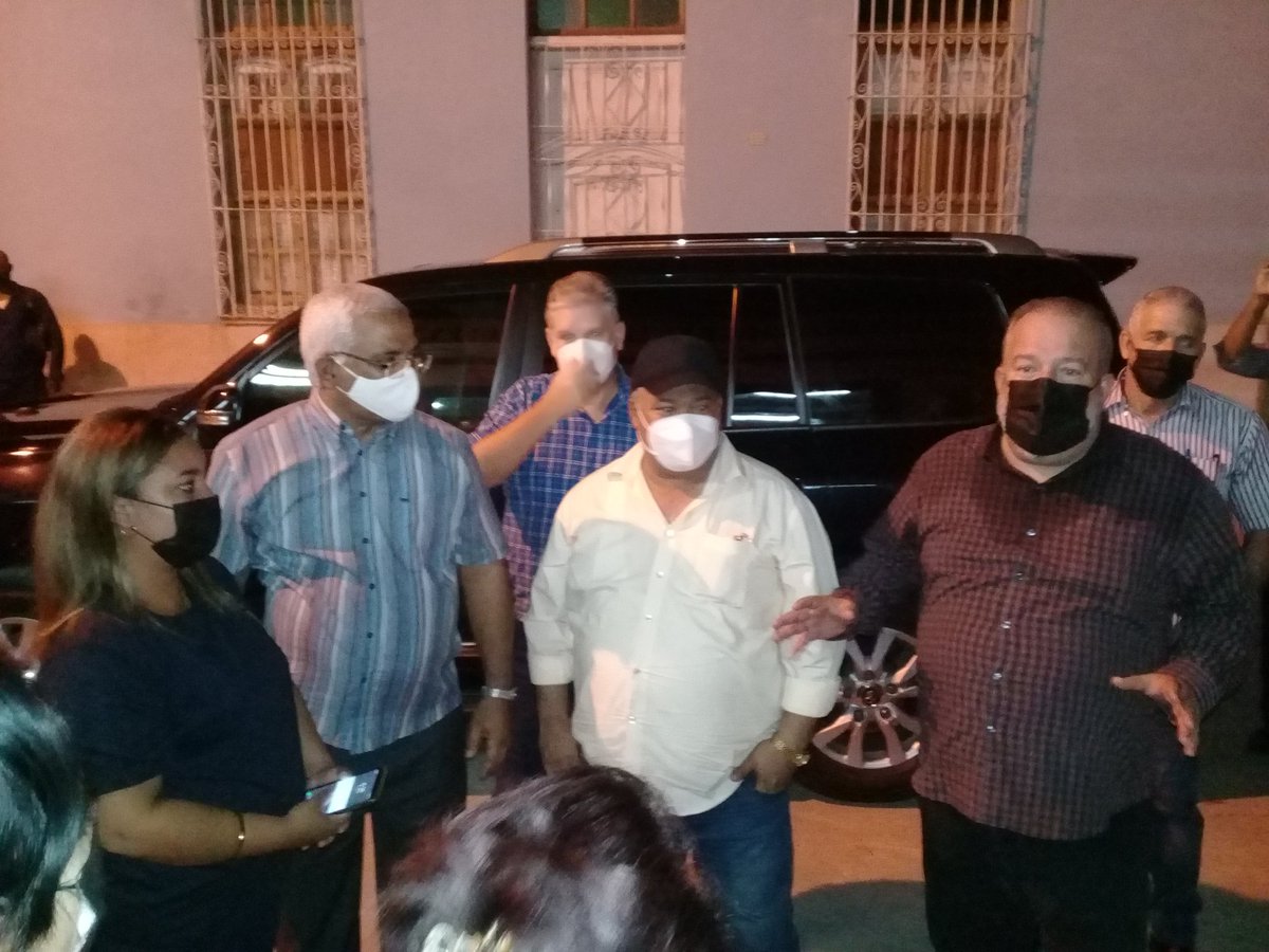 Visita #Ahora Manuel Marrero Cruz, Primer Ministro de la República de #Cuba la nueva sede de la #DpjGranma. En el recorrido intercambió com trabajadores del sector encabezados por Oscar Manuel Silvera Martínez, Ministro de Justicia y Nulvys Calás Espinosa, Directora Provincial